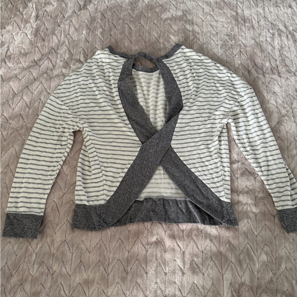 Daytrip Heather Gray and White Knit Top